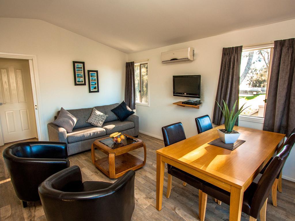 Caseys Beach Holiday Park Sunshine Bay Bilik gambar